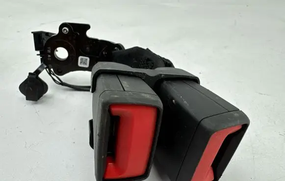 Audi A3 8Y Middle seatbelt buckle (rear) 8Y0857739M