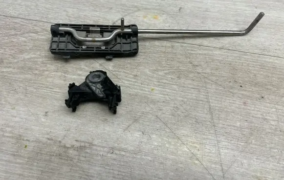 Porsche Cayenne (92A) Headlight/headlamp mounting bracket 7P5941121B 95863119402 95863152000