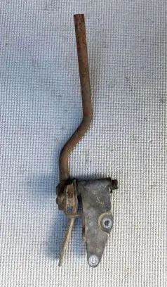 Mercedes-Benz S W116 Accelerator throttle pedal bracket 