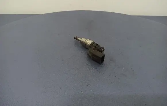 Volkswagen PASSAT B5.5 Fuel injector 03C906036A