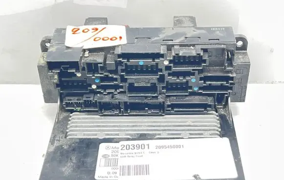 Mercedes-Benz CLK A209 C209 Fuse module 2095450001