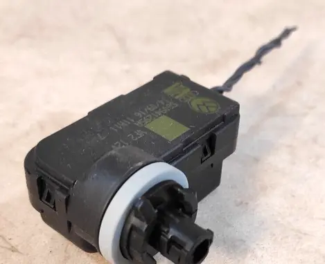 Skoda Fabia Mk2 (5J) Headlight level adjustment motor 560941295A