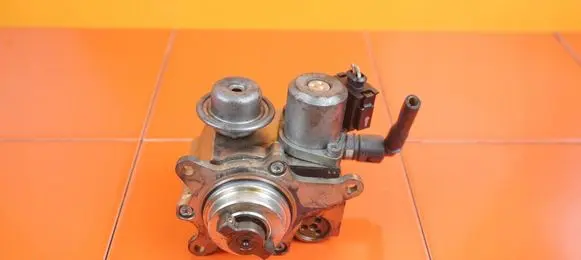 Peugeot RCZ Fuel injection high pressure pump V758887980 5FV