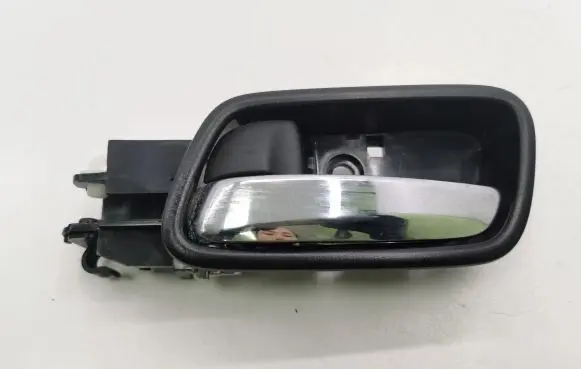 Honda CR-V Front door interior handle