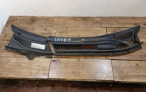 Toyota RAV 4 (XA20) Wiper trim 5570842110 5578142040 5570842130