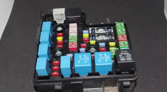 KIA Ceed Fuse box set 919501H040