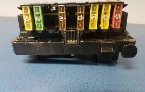 Peugeot 206 Fuse module 9650664180 40001204