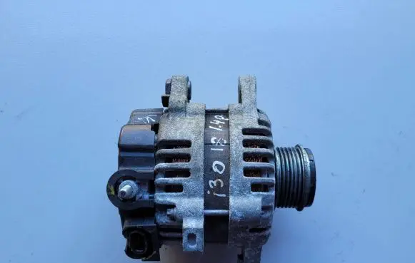 Hyundai i30 Generator/alternator 3730003AA0 135V130A 8400389
