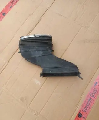 Volkswagen Touran I Air intake duct part 03C253817B 03C253813A