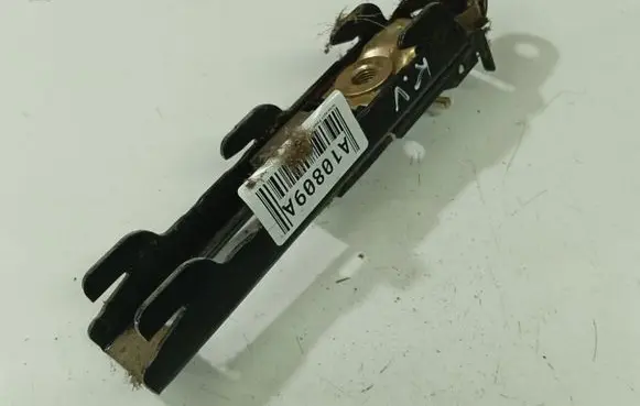 Volkswagen PASSAT B5.5 Seat belt adjustment rail 