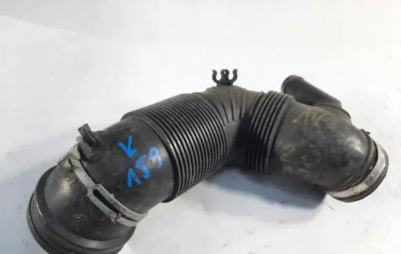 Volkswagen PASSAT B6 Air intake hose/pipe 3C0129654P
