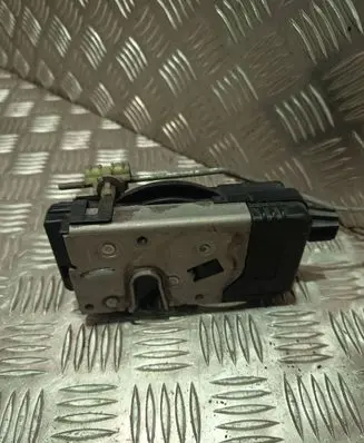 Opel Vectra C Front door lock 13210771
