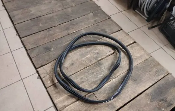 Hyundai Kona I Rubber seal front coupe door 