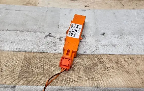 Volvo XC90 Airbag deployment crash/impact sensor 8651754 008916 290507