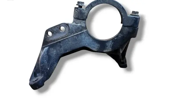 Engine mounting bracket
