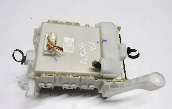 Toyota Auris 150 Relay mounting block 827300212012487G27