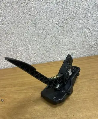 Jaguar XF X250 Accelerator throttle pedal 9X239F832BA F2221