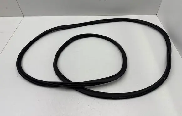 Audi Q3 F3 Trunk rubber seal (body) 83F827705