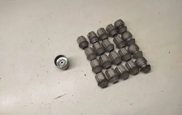 Land Rover Discovery Sport Nuts/bolts 