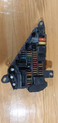 BMW 5 E60 E61 Fuse module 6906603