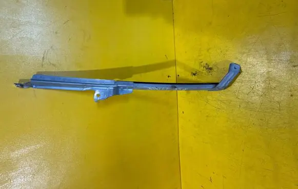 Nissan Juke I F15 Front door glass trim molding 