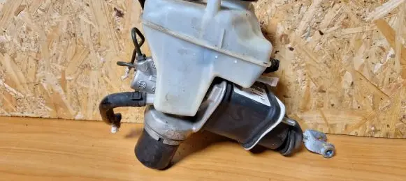 Mercedes-Benz E W211 Master brake cylinder A2114300302