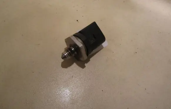 Fuel pressure sensor