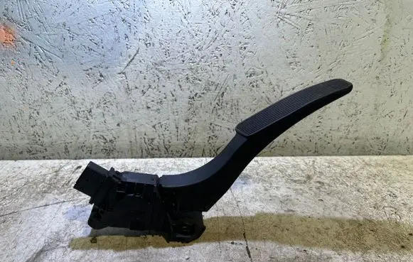 Chrysler Pacifica Accelerator throttle pedal 04581677AB 100801 93446300