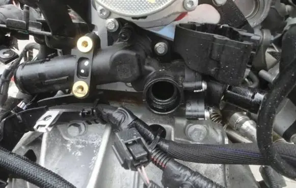 Mercedes-Benz Citan W415 Thermostat/thermostat housing MCD3967
