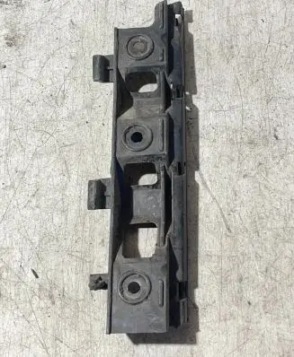 Volkswagen PASSAT B6 Front bumper mounting bracket 3C0807183