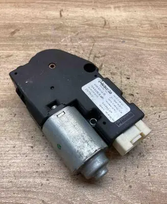 Mercedes-Benz ML W166 Sunroof motor/actuator A1668200208