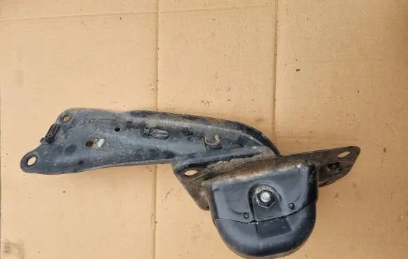 Volkswagen PASSAT B8 Rear upper control arm/wishbone 5Q0505226C