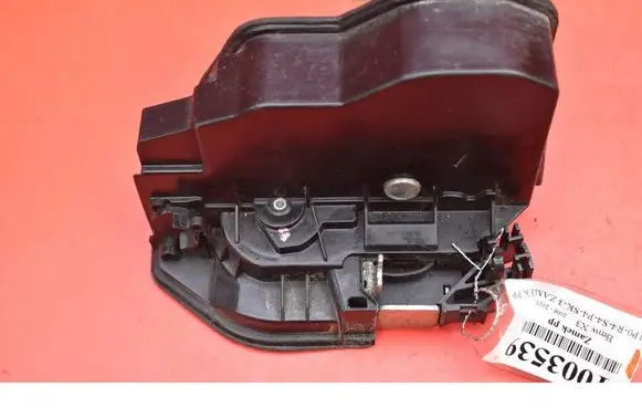 BMW X3 E83 Front door lock 7202146