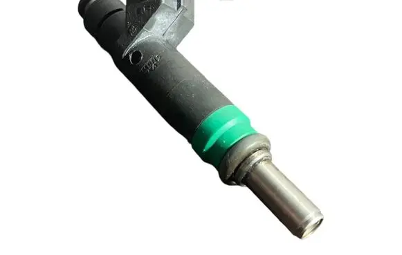 BMW 7 E65 E66 Fuel injector 7525721