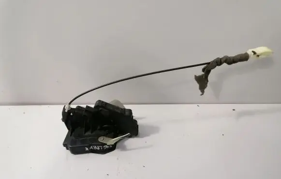 BMW 3 E46 Coupe door lock (next to the handle) 8206407