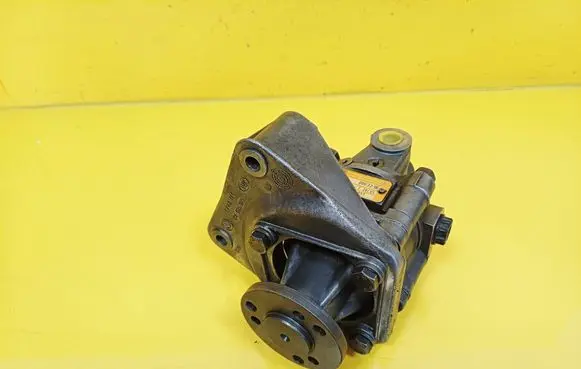 BMW 3 E36 Power steering pump 1137951 1726974