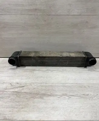 BMW 5 E39 Intercooler radiator 2247359 17512247359