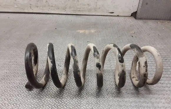 Suzuki Grand Vitara I Front coil spring 