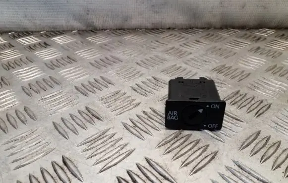 Passenger airbag on/off switch