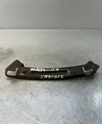 Hyundai Santa Fe Headlight/headlamp mounting bracket 65165