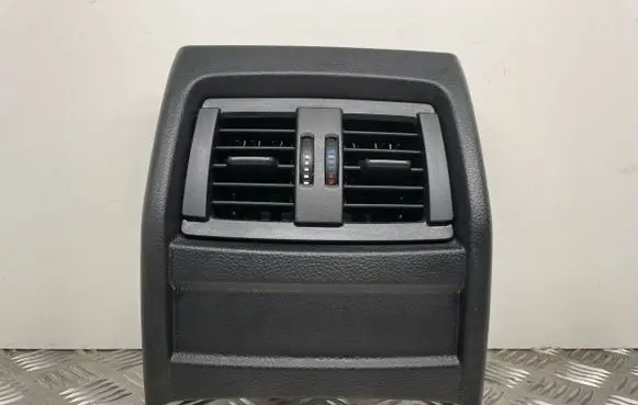 Rear air vent grill