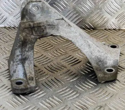 BMW 1 F20 F21 Engine mounting bracket 6788606