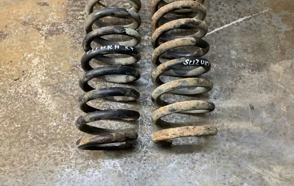 Suzuki Grand Vitara I Front coil spring 