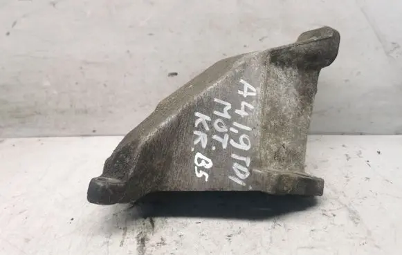 Audi A4 S4 B5 8D Engine mounting bracket 8D0199307L