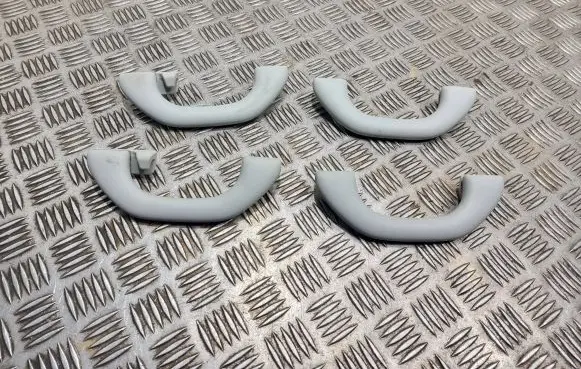 Seat Altea A set of handles for the ceiling 