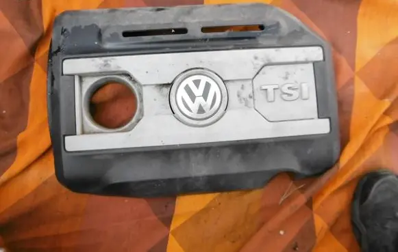 Volkswagen Polo V 6R Engine cover (trim) 06J103925H
