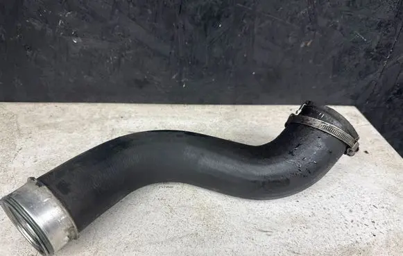 Mercedes-Benz C W204 Intercooler hose/pipe A2045281882 3099DB34 L22356D