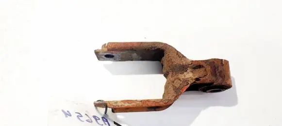 Peugeot 406 Engine mount bracket