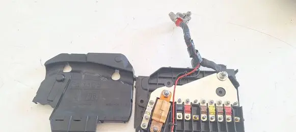 Ford Kuga II Battery relay fuse