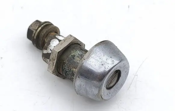 Rolls-Royce Silver Spirit Front door lock (next to the handle) 